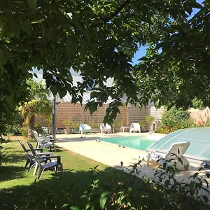 Domaine Des Pins Cast